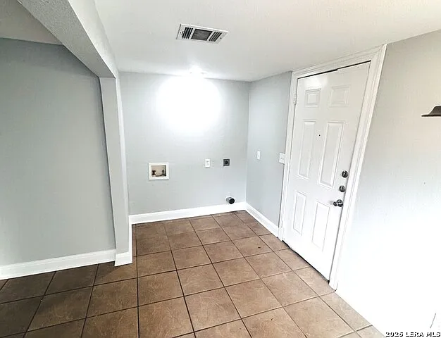 2 bed, 1.0 bath, 1021 sqft, $1,470 — Photo 2
