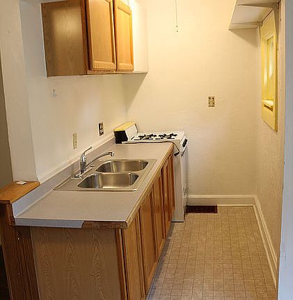 3rd image of 419 W Washington Ave #1267834