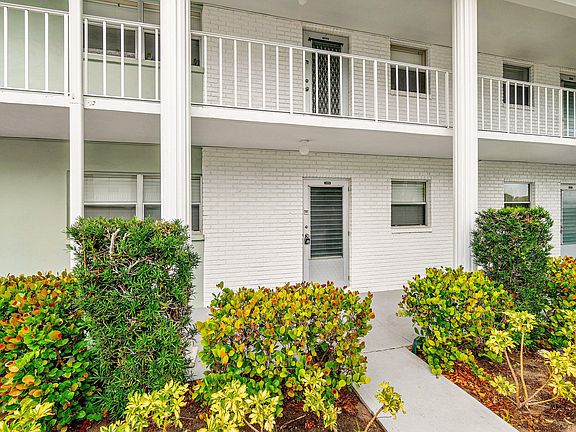 3rd image of 2700 SW 22nd Avenue #1409