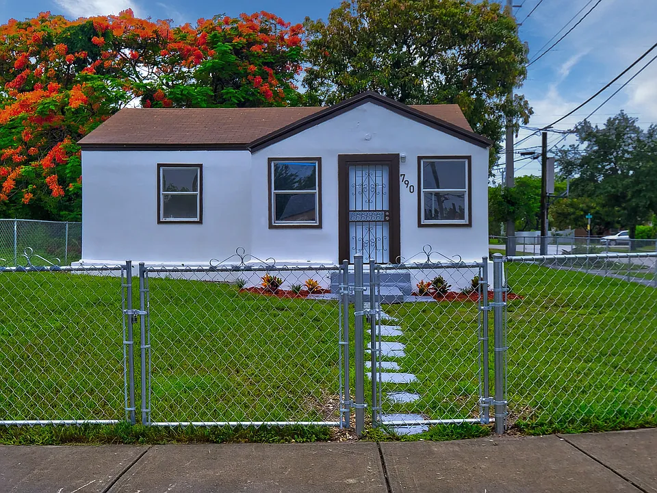 790 NW 64th St
