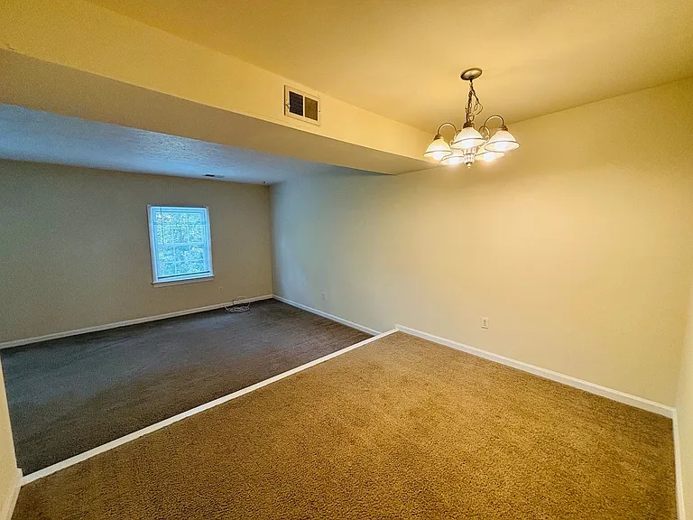 100 Yorkshire Ct — Photo 6
