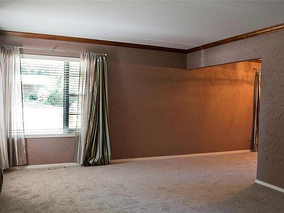 5th image of 2426 Pinehurst Dr