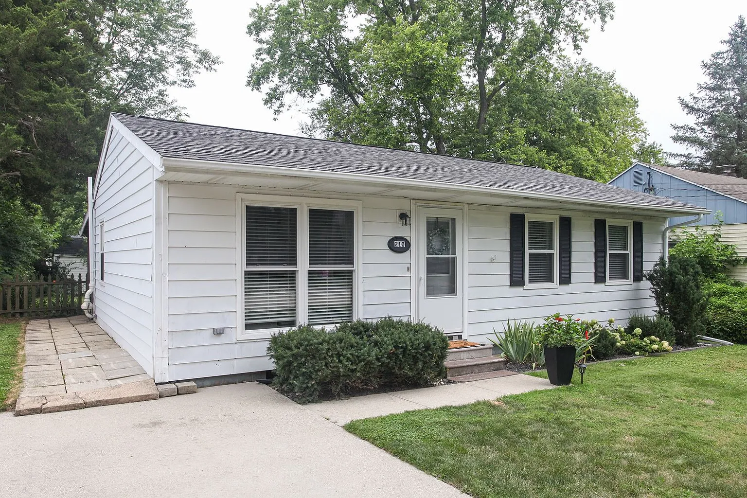 210 Keiser Ave photo 1