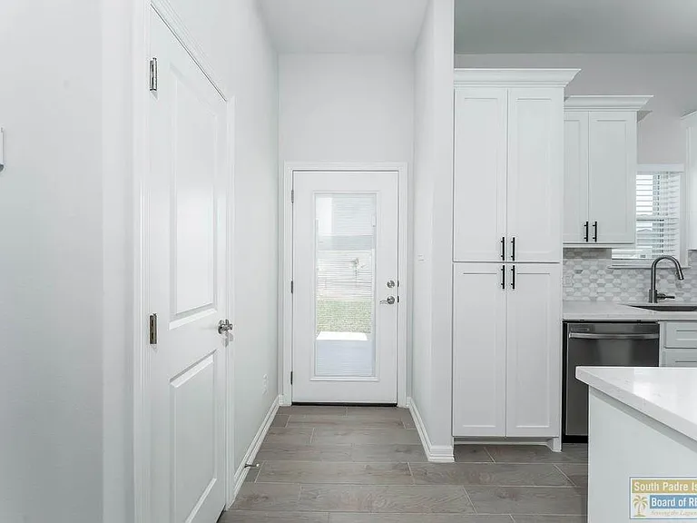 18 N Bay Hill Dr — Photo 10