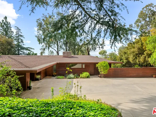 1915 Country Club Dr, Redlands, CA 92373