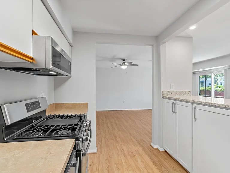 208 Victor Pkwy #A — Photo 7