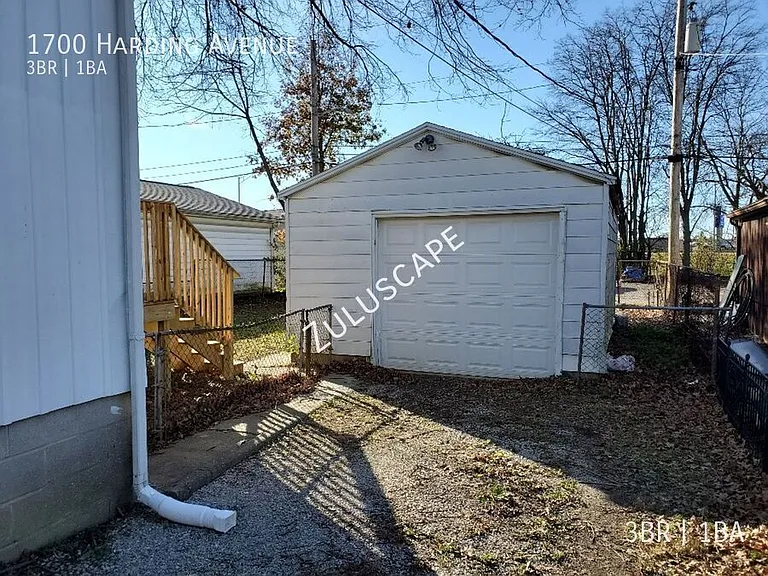 1700 Harding Ave — Photo 2