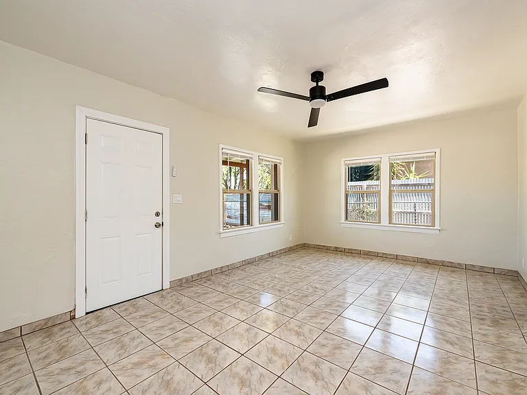 115 S Palomas Ave — Photo 9