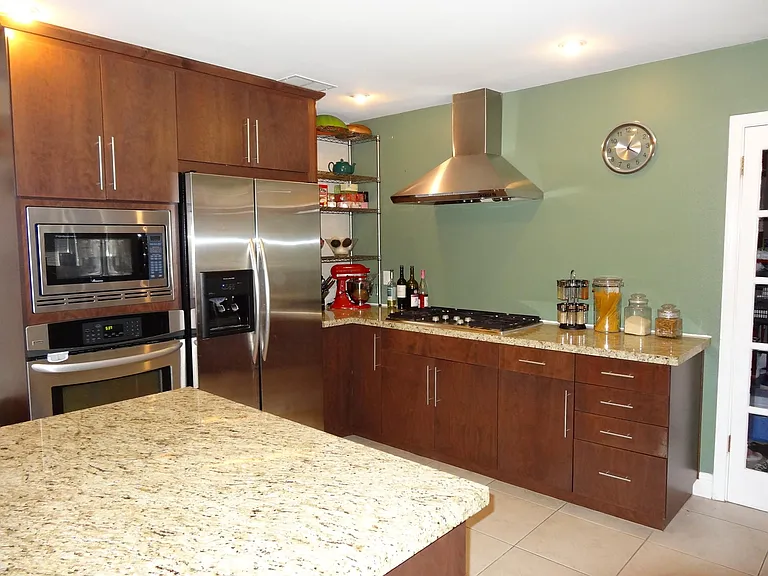 1094 Los Altos Ct — Photo 4