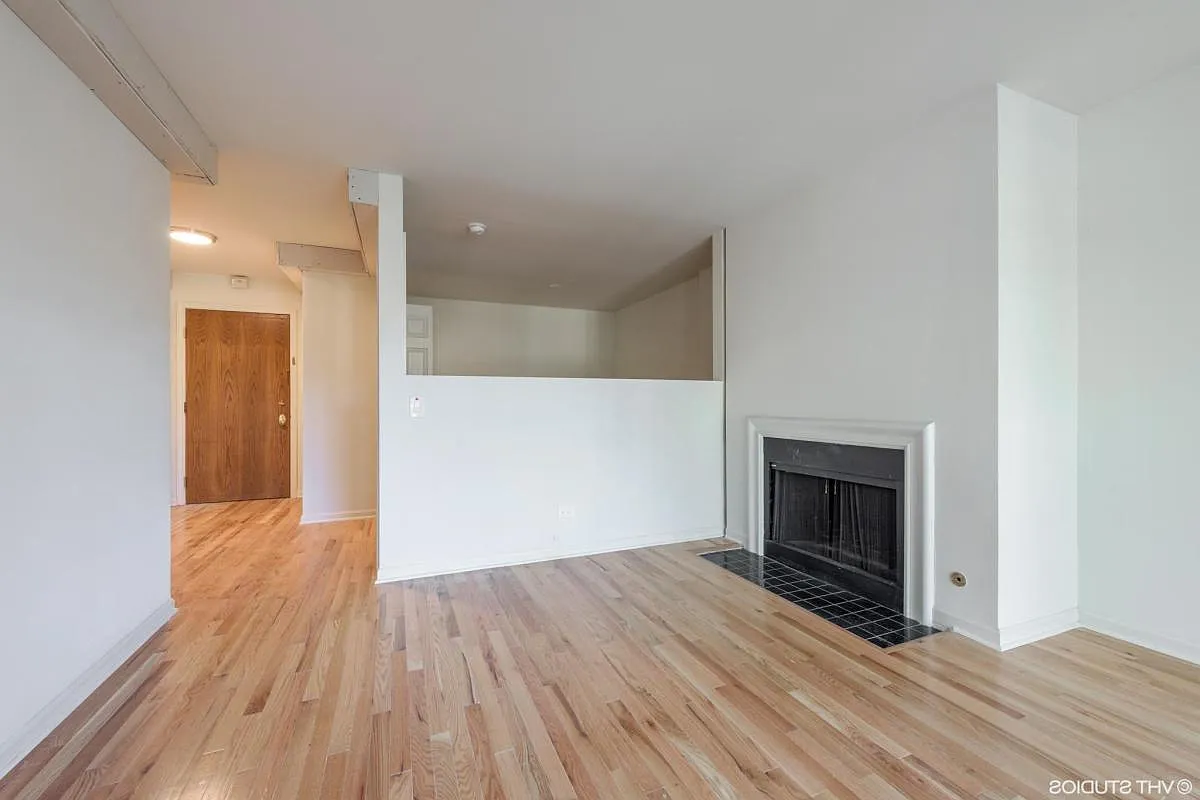 Building Photo - 1700 Hinman Ave #2G
