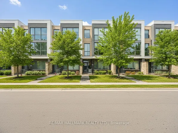 90 Little Creek Rd #4, Mississauga, ON L5R 0E9