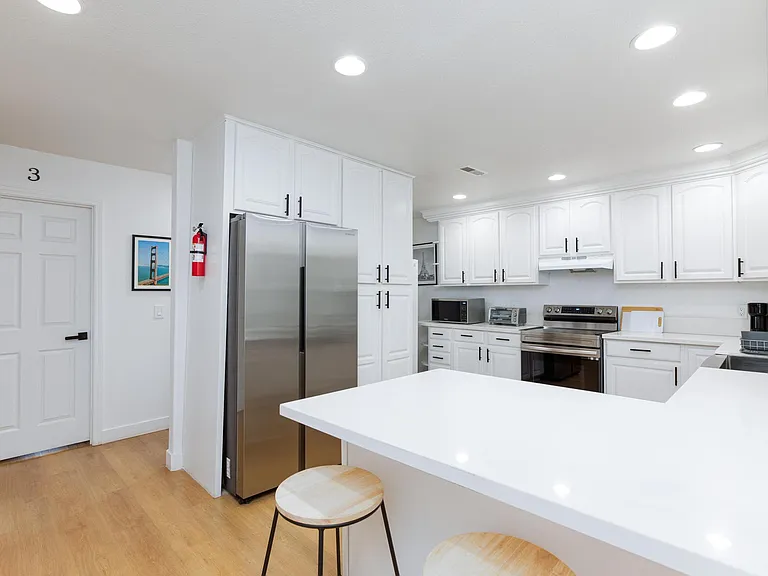 2552 Champions Cir #8 — Photo 4