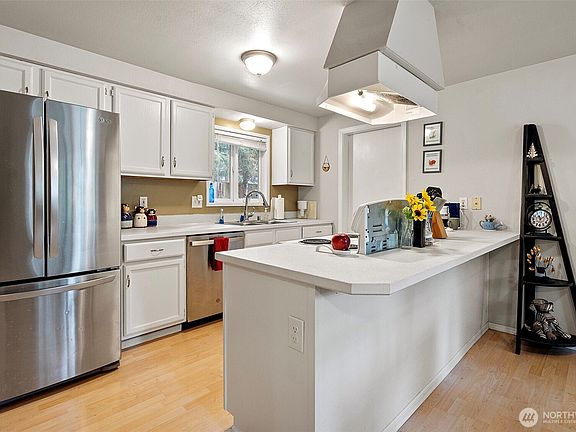 4th image of 161 E Barnsby Place
