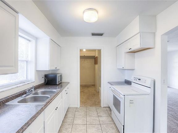 3rd image of 647 N 4th Ave