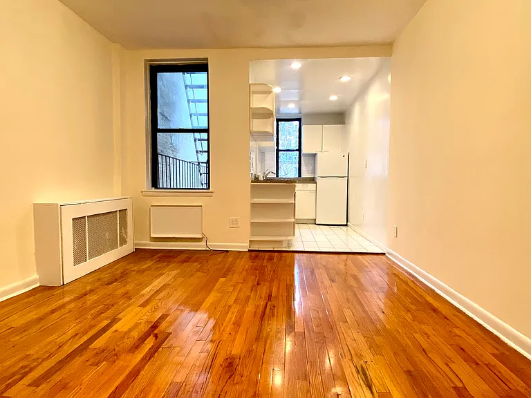 431 E 83rd St #4B — Photo 3