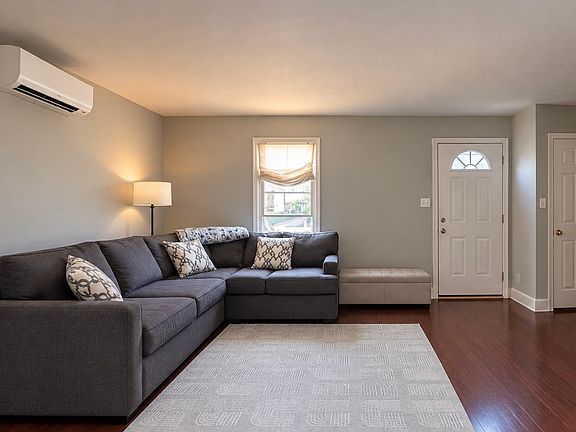 5th image of 448 S Plum St