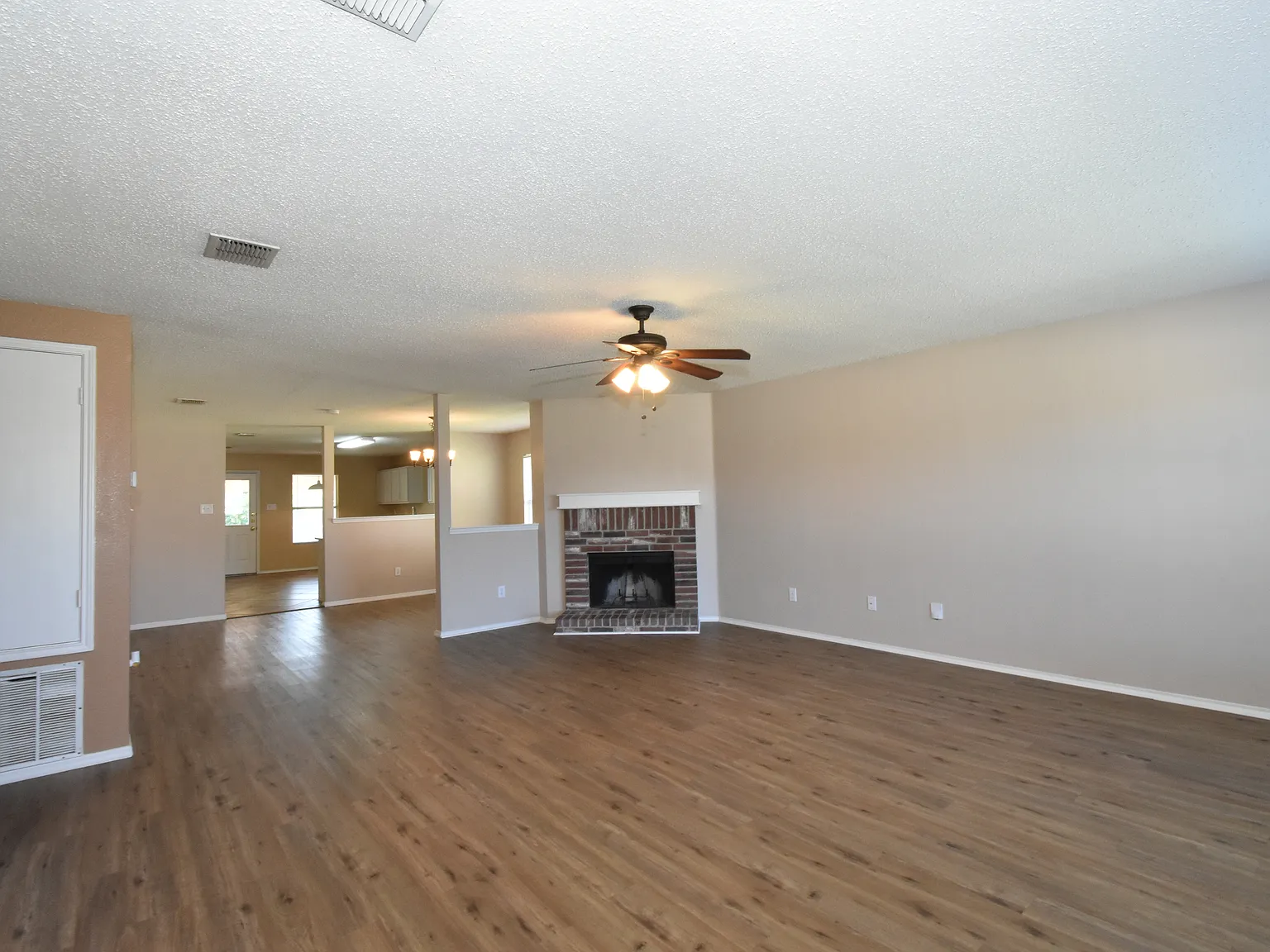 3 bed, 1868 sqft, $2,299 — Photo 3