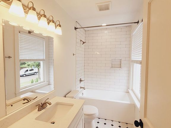 3rd image of 2237 Rivermont Ave #6