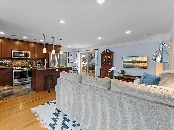 5th image of 2709 W 60th St