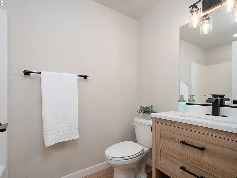 3770 SE Pelton Ave — Photo 3