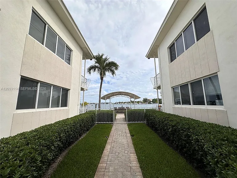 1100 Venetian Way #2B — Photo 28
