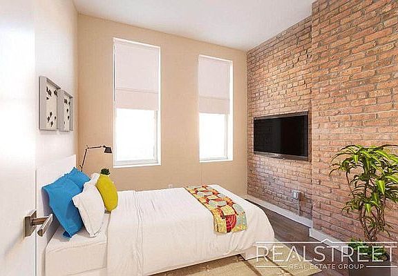 2nd image of 890 Jefferson Ave APT 3