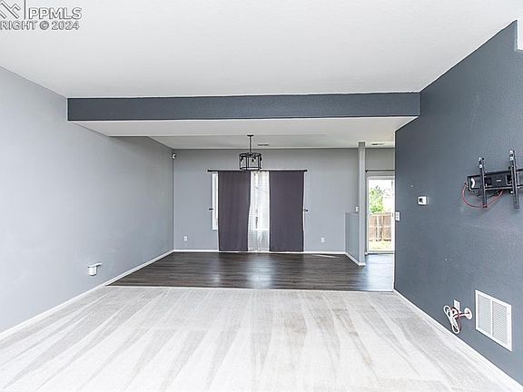 4th image of 920 Silverqueen Rd