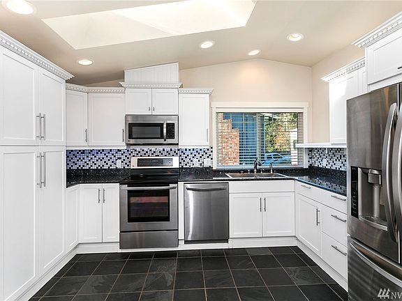 5th image of 10922 18th St SE