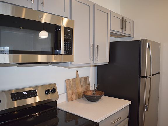 2 Bedroom /2 Bathroom (Chris)