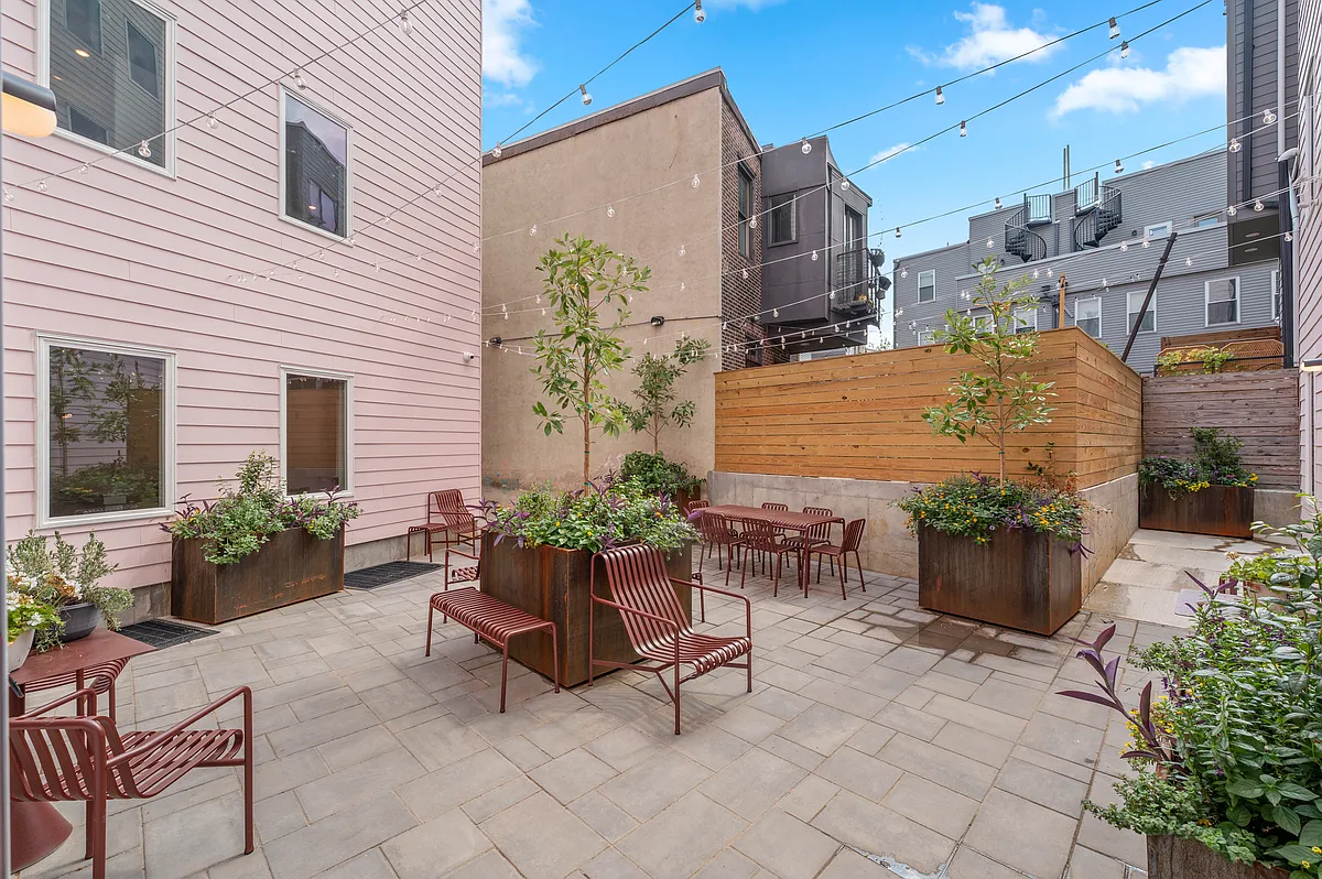 Building Photo - 2456 Frankford Ave