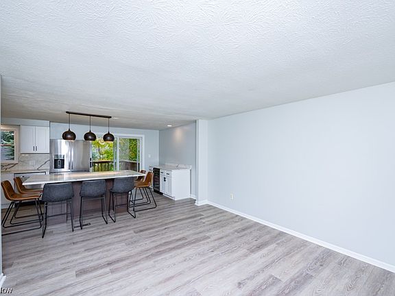 5th image of 1285 Waldo Way