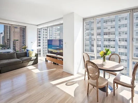 Sold by Sotheby's International Realty | media 4