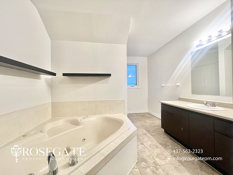 London Townhouse for rent - 3 Bedrooms — photo 21
