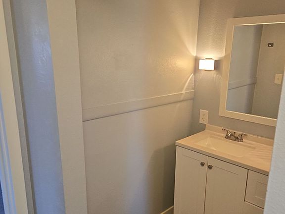 5th image of 824-828 12th St #828-103