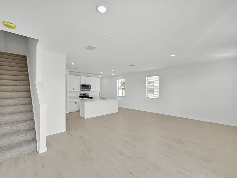 575 Salisbury Cir — Photo 8