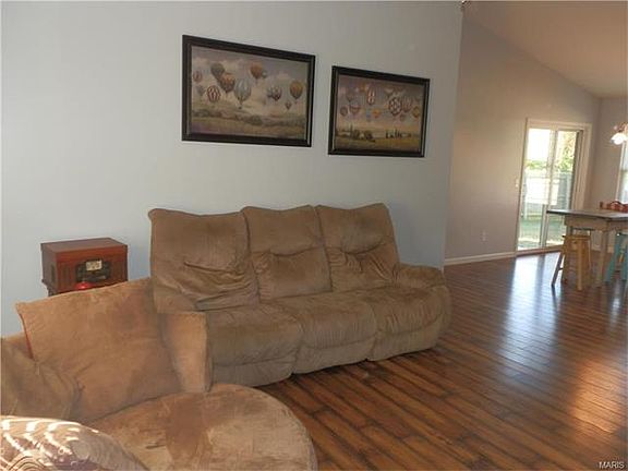 3rd image of 201 Glen Forest Dr