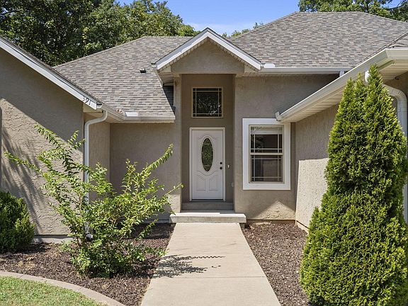 3rd image of 391 Southview Drive