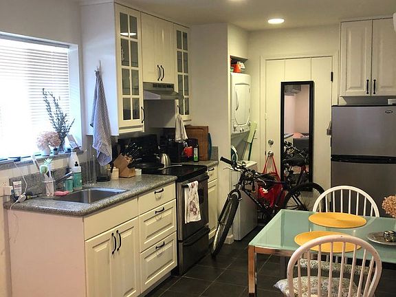 3rd image of 439 Encina Ave Unit A