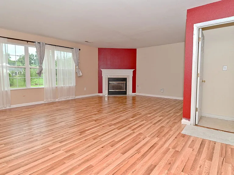 1043 Rentham Ln — Photo 14