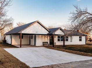 103 Main St, Windom, TX 75492