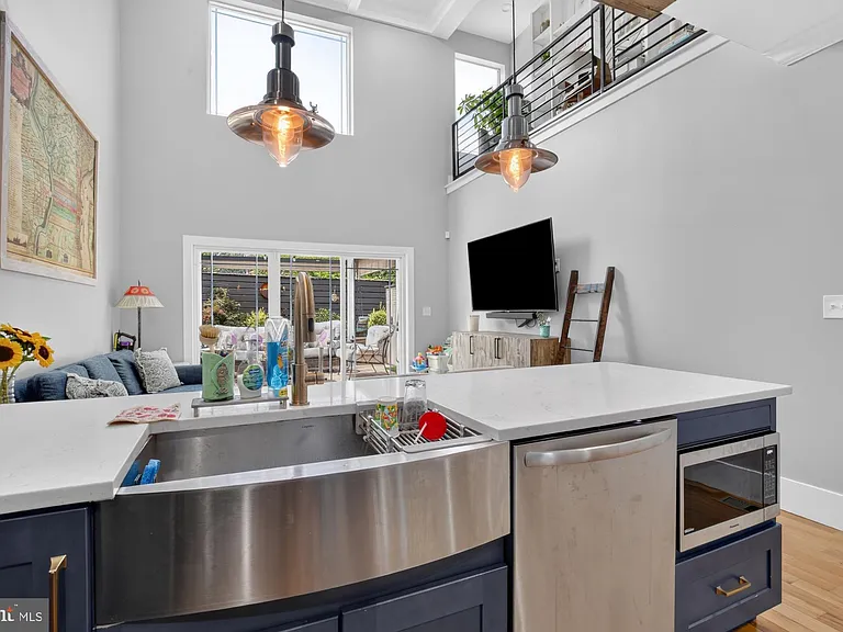 2328 E Fletcher St — Photo 10
