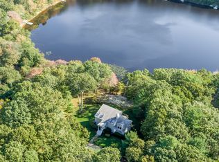 30 Little Fresh Pond Rd, Southampton, NY 11968