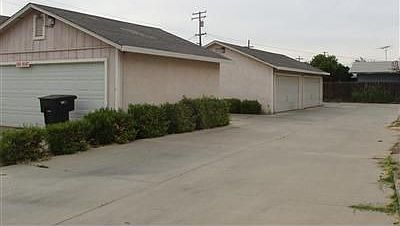 Triplex unit w/ garages and backyards
