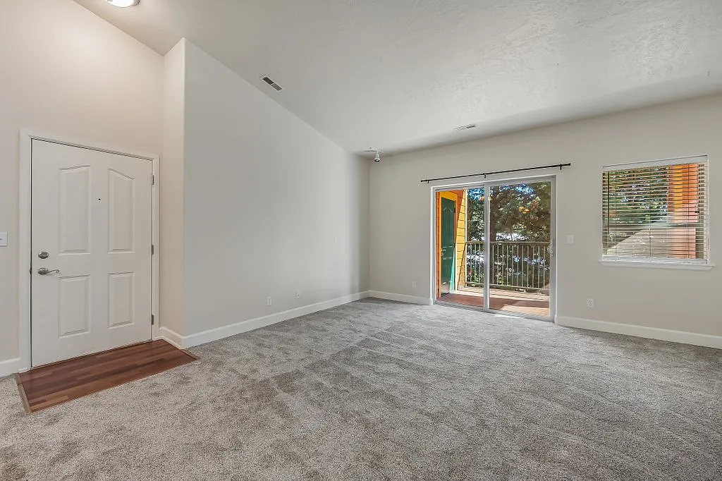 3 bed, 1208 sqft, $1,695 — Photo 3