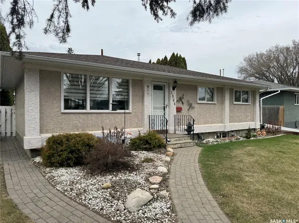 2504 Tomlinson CRESCENT, Saskatoon, SK S7L 3N2