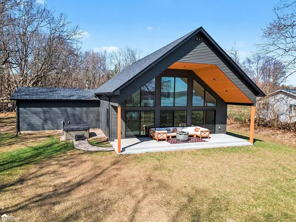 5881 Lake Crest Dr, Columbiaville, MI 48421