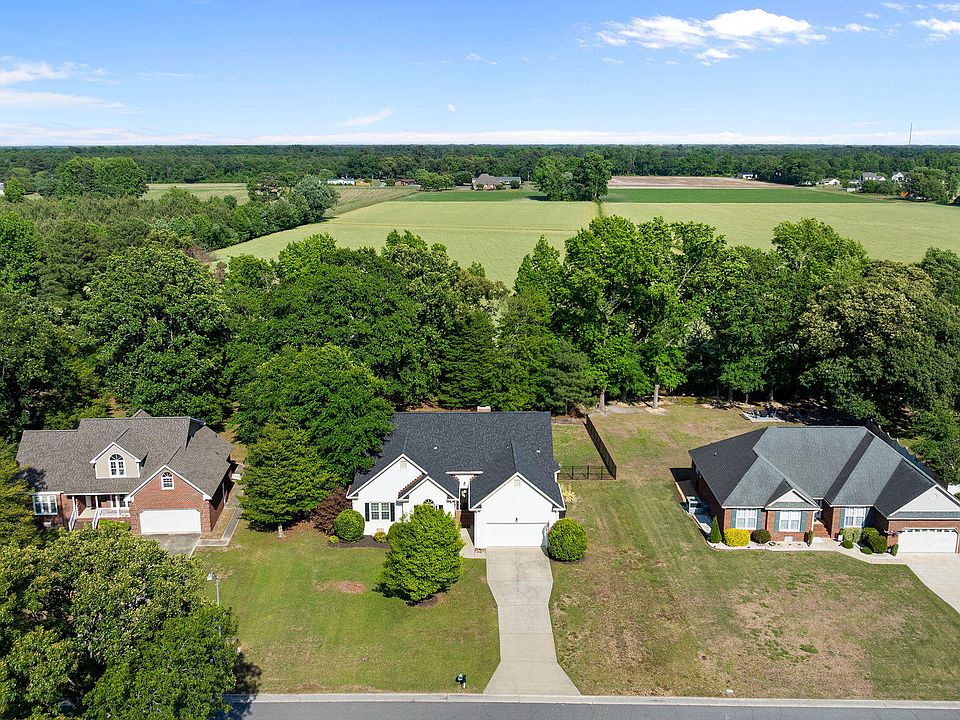 1st image of 210 Creekside Drive