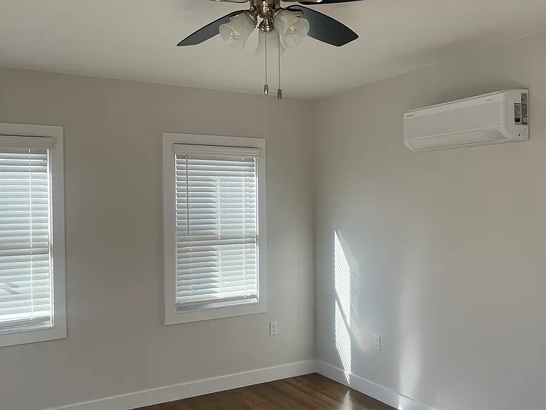2623 V St — Photo 2