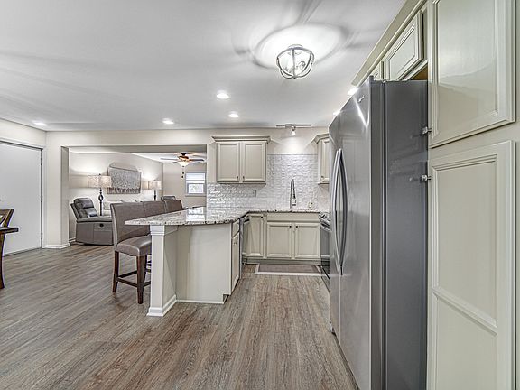 5th image of 545 N Oakwood Ave Unit 7