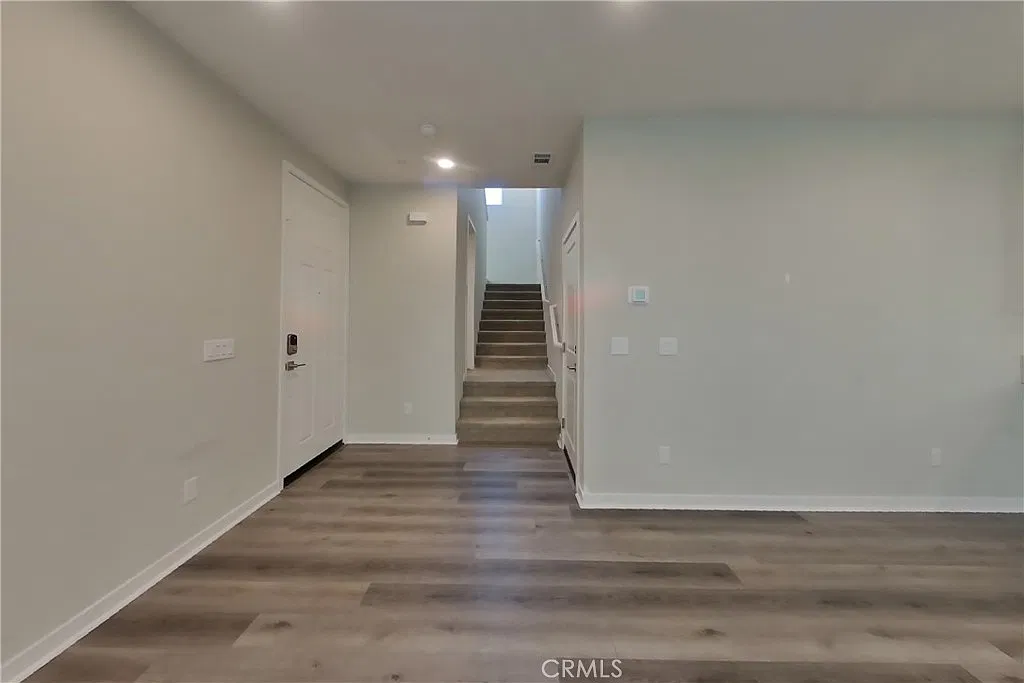 3 bed, 2.5 bath, 1524 sqft, $3,149 — Photo 3